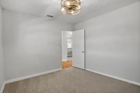 683 E Brookins Avenue Eagle Lake FL 33839