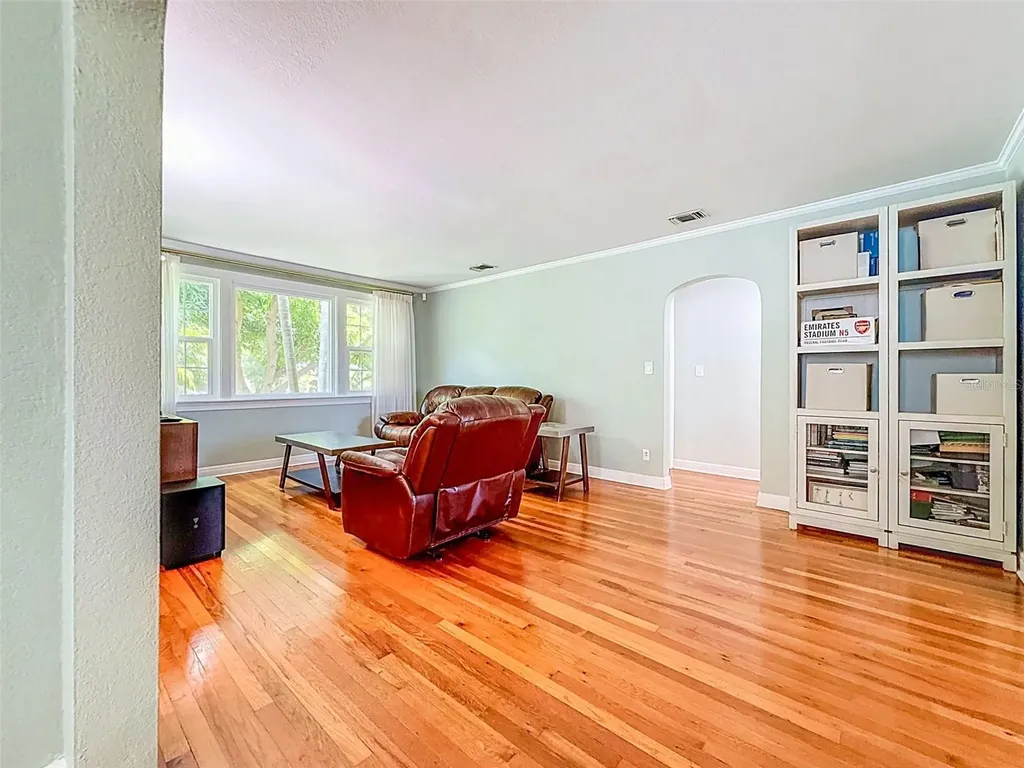182 29th Avenue N St Petersburg FL 33704