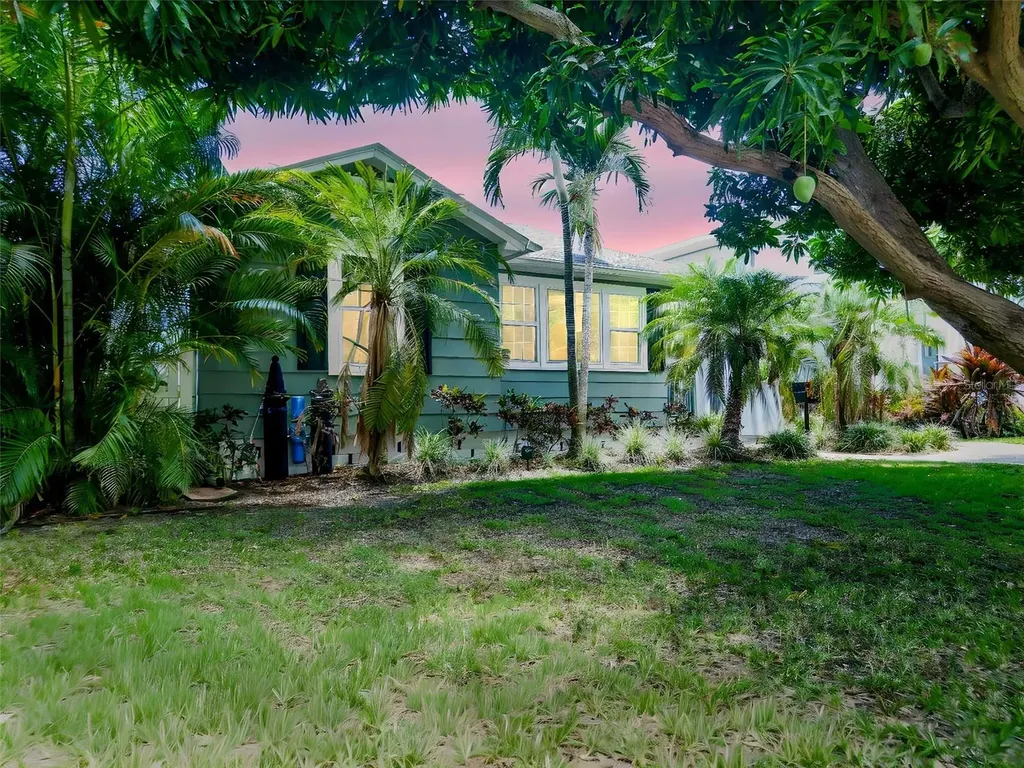 182 29th Avenue N St Petersburg FL 33704