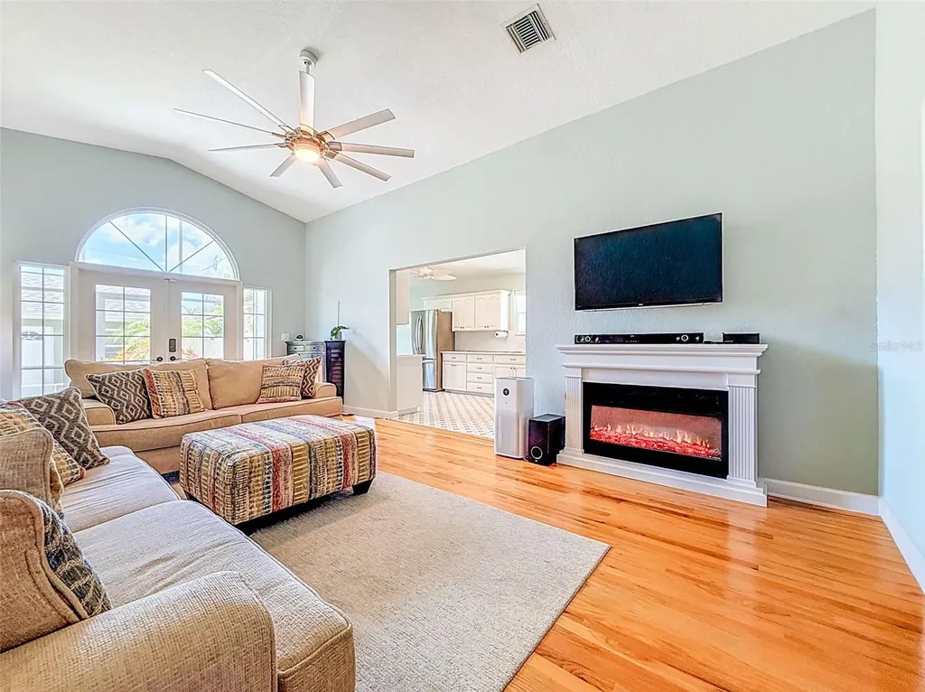 182 29th Avenue N St Petersburg FL 33704