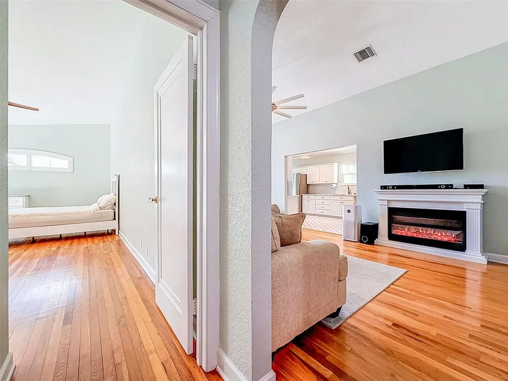 182 29th Avenue N St Petersburg FL 33704