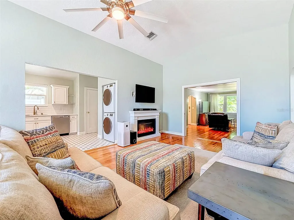 182 29th Avenue N St Petersburg FL 33704