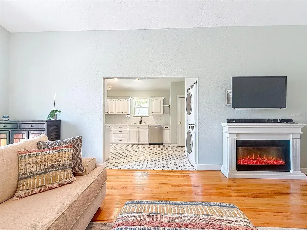 182 29th Avenue N St Petersburg FL 33704