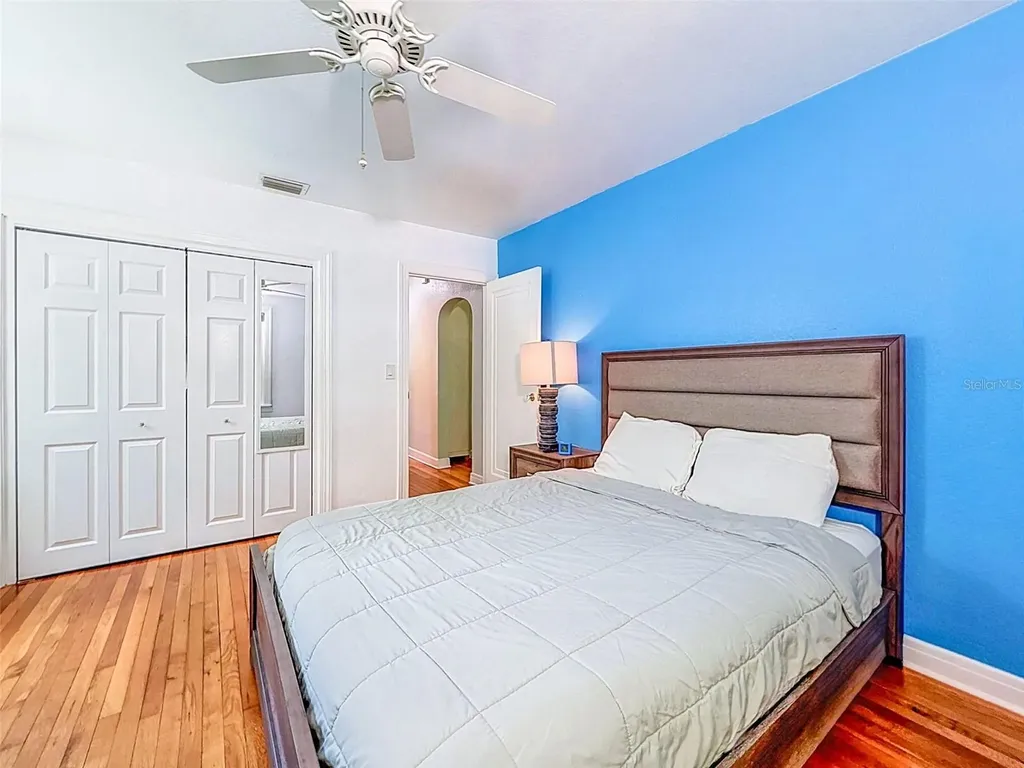 182 29th Avenue N St Petersburg FL 33704
