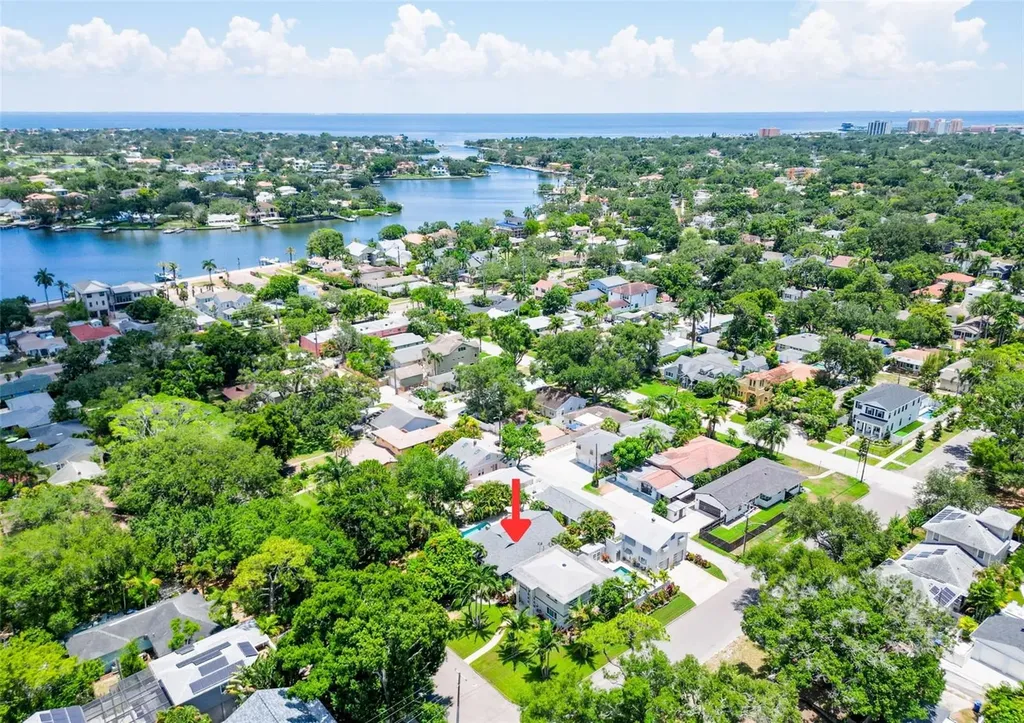 182 29th Avenue N St Petersburg FL 33704