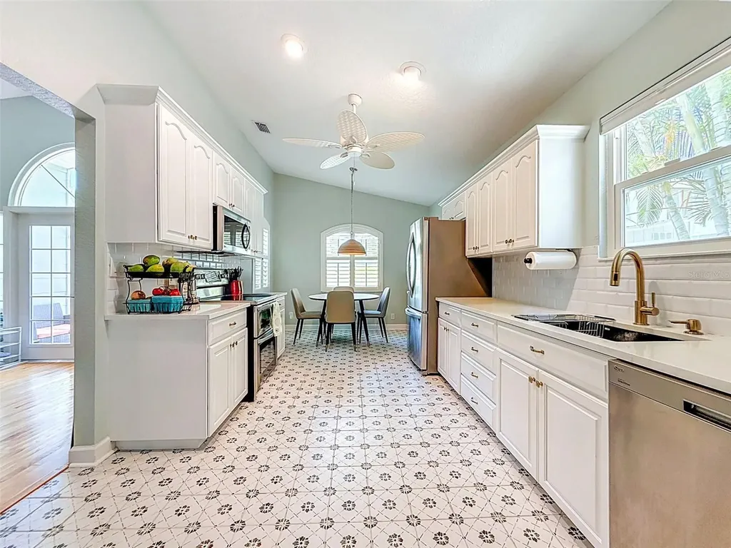 182 29th Avenue N St Petersburg FL 33704