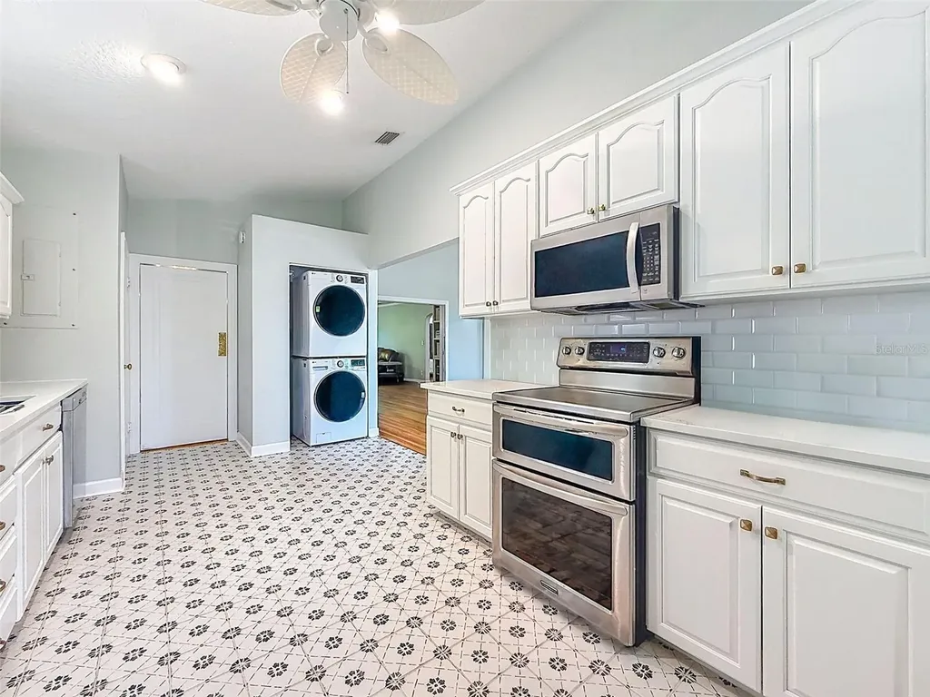 182 29th Avenue N St Petersburg FL 33704
