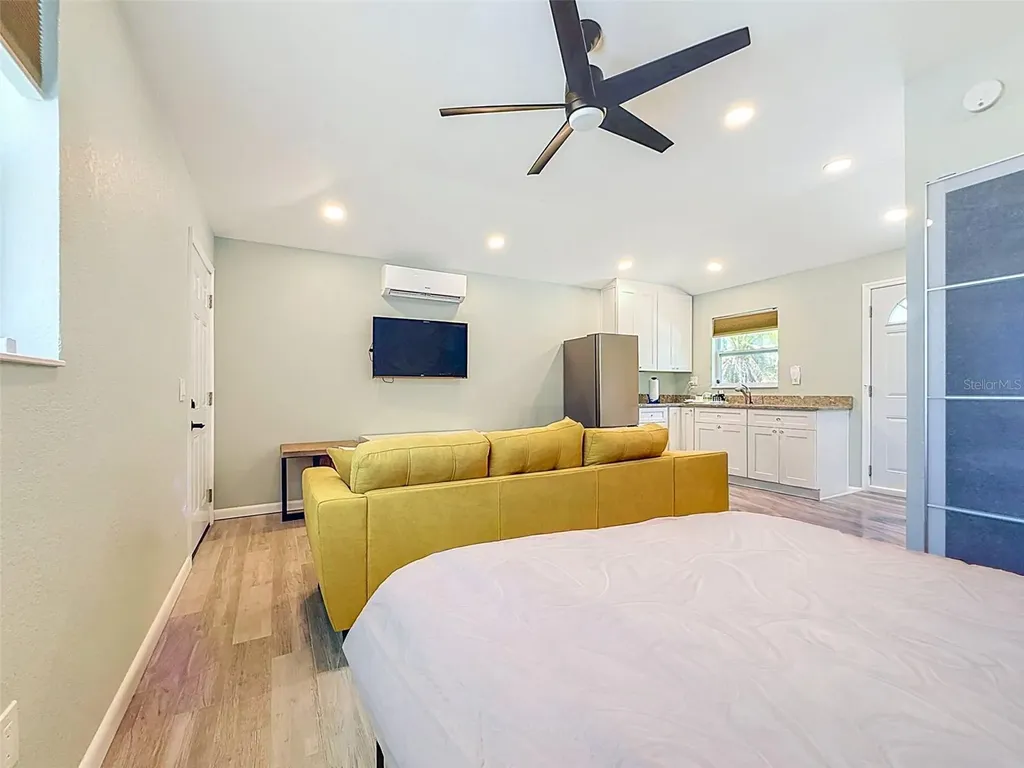 182 29th Avenue N St Petersburg FL 33704