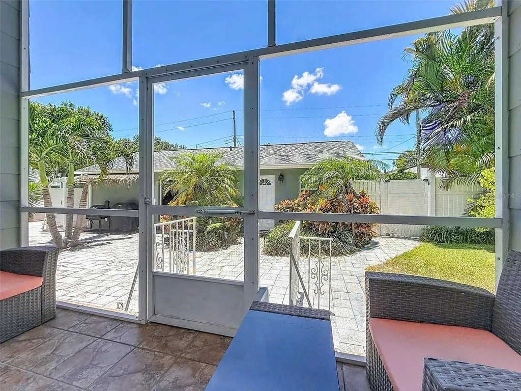182 29th Avenue N St Petersburg FL 33704