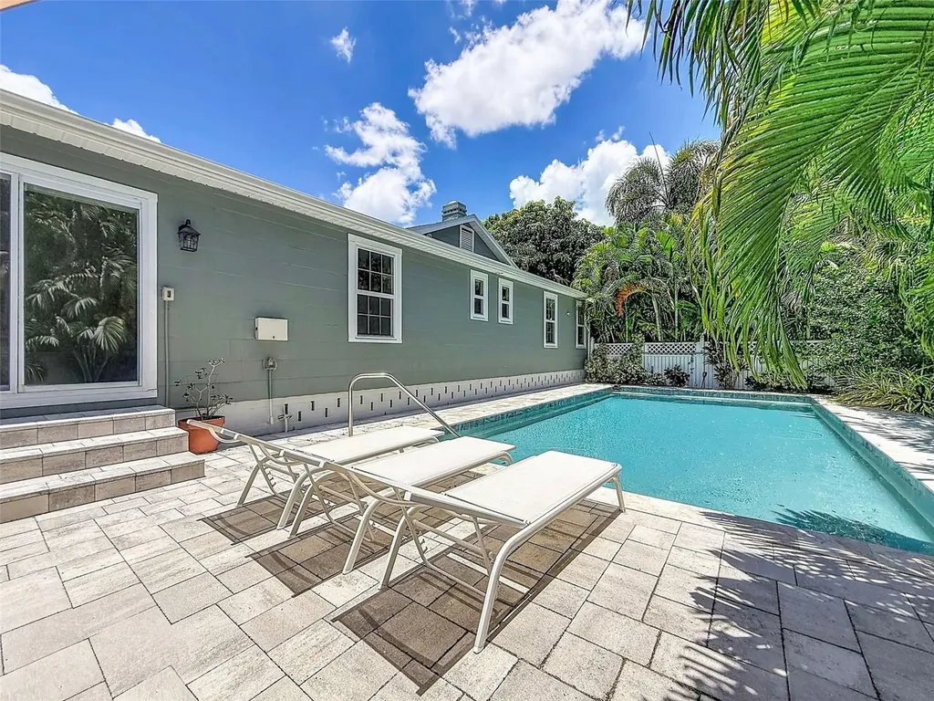182 29th Avenue N St Petersburg FL 33704