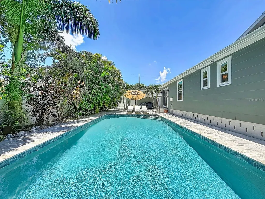 182 29th Avenue N St Petersburg FL 33704