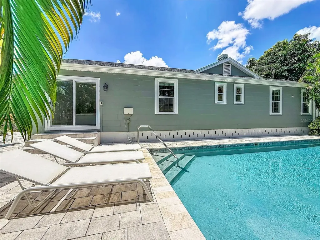182 29th Avenue N St Petersburg FL 33704