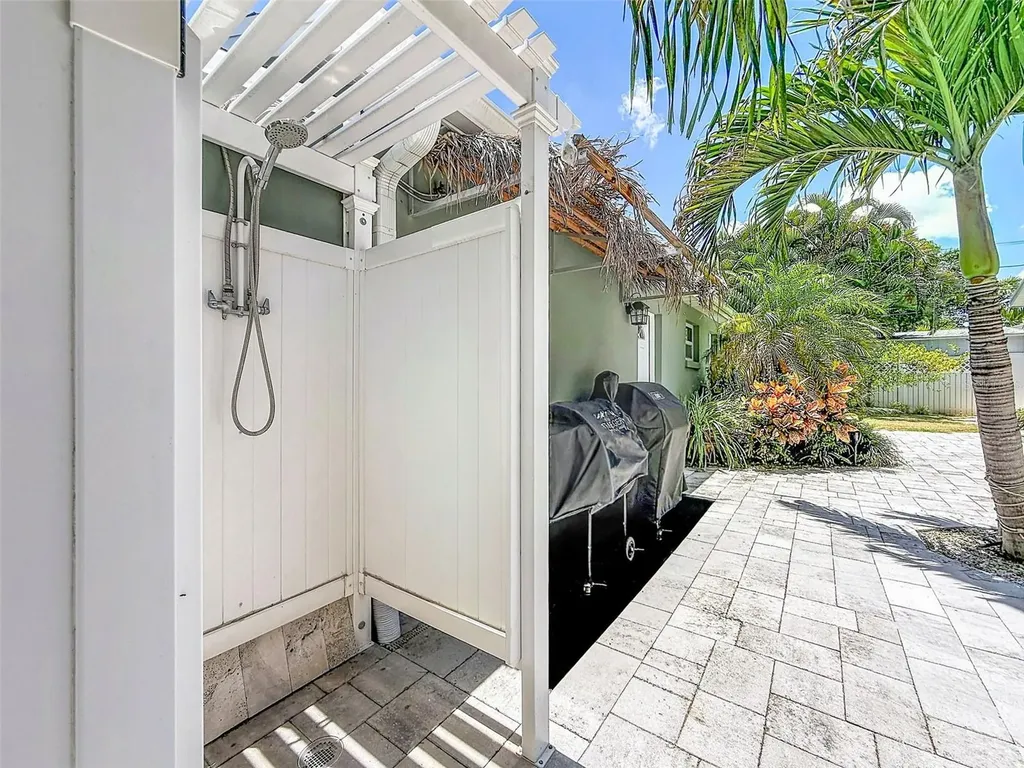 182 29th Avenue N St Petersburg FL 33704