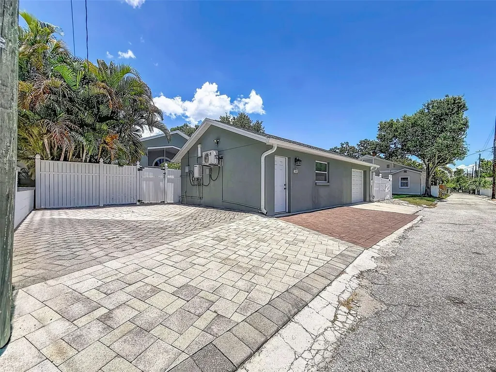 182 29th Avenue N St Petersburg FL 33704