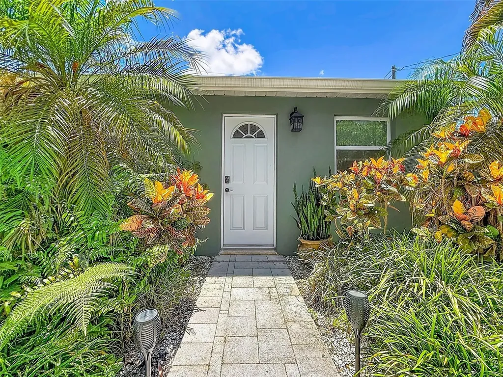 182 29th Avenue N St Petersburg FL 33704