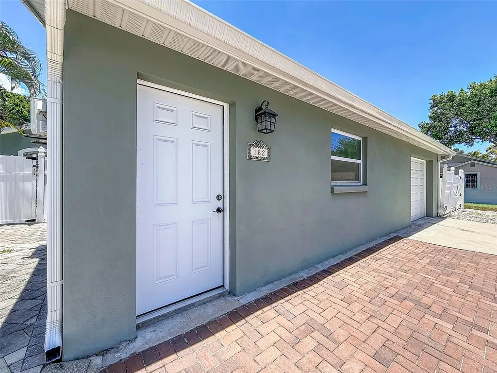 182 29th Avenue N St Petersburg FL 33704