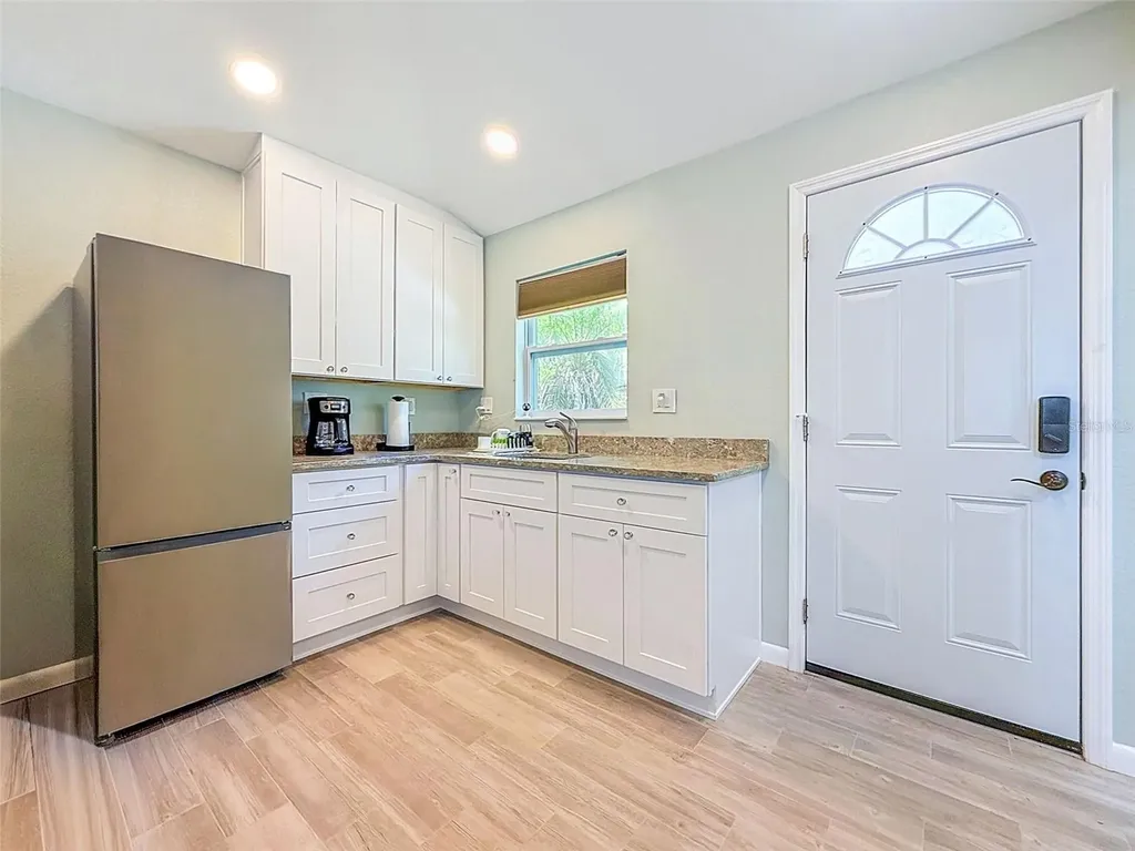 182 29th Avenue N St Petersburg FL 33704