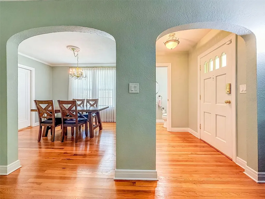 182 29th Avenue N St Petersburg FL 33704