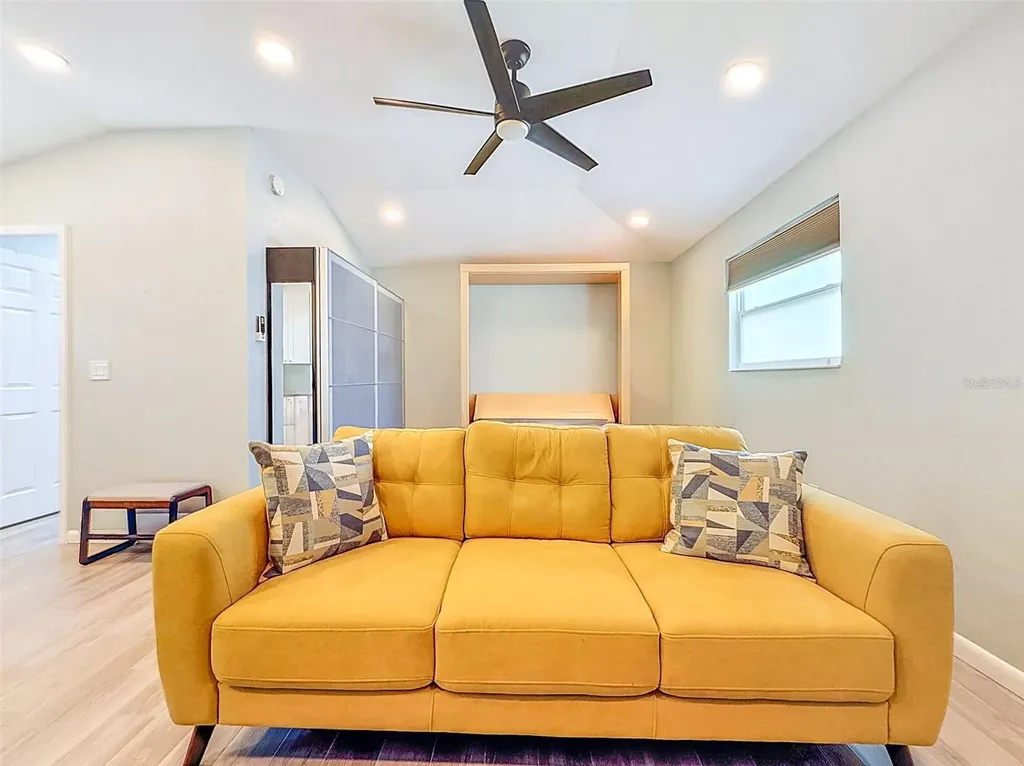 182 29th Avenue N St Petersburg FL 33704