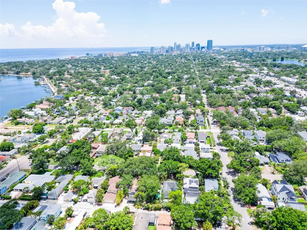 182 29th Avenue N St Petersburg FL 33704