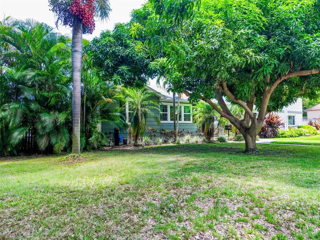 182 29th Avenue N St Petersburg FL 33704