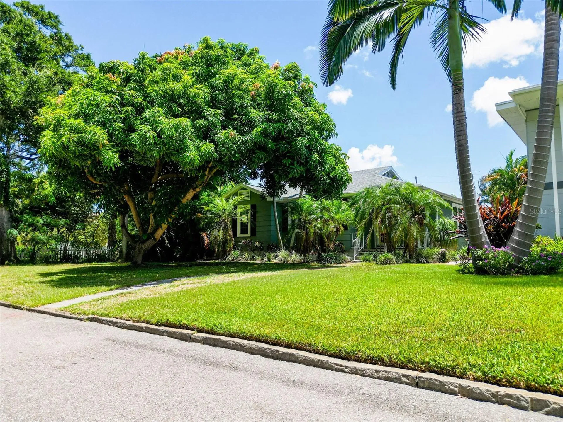 182 29th Avenue N St Petersburg FL 33704