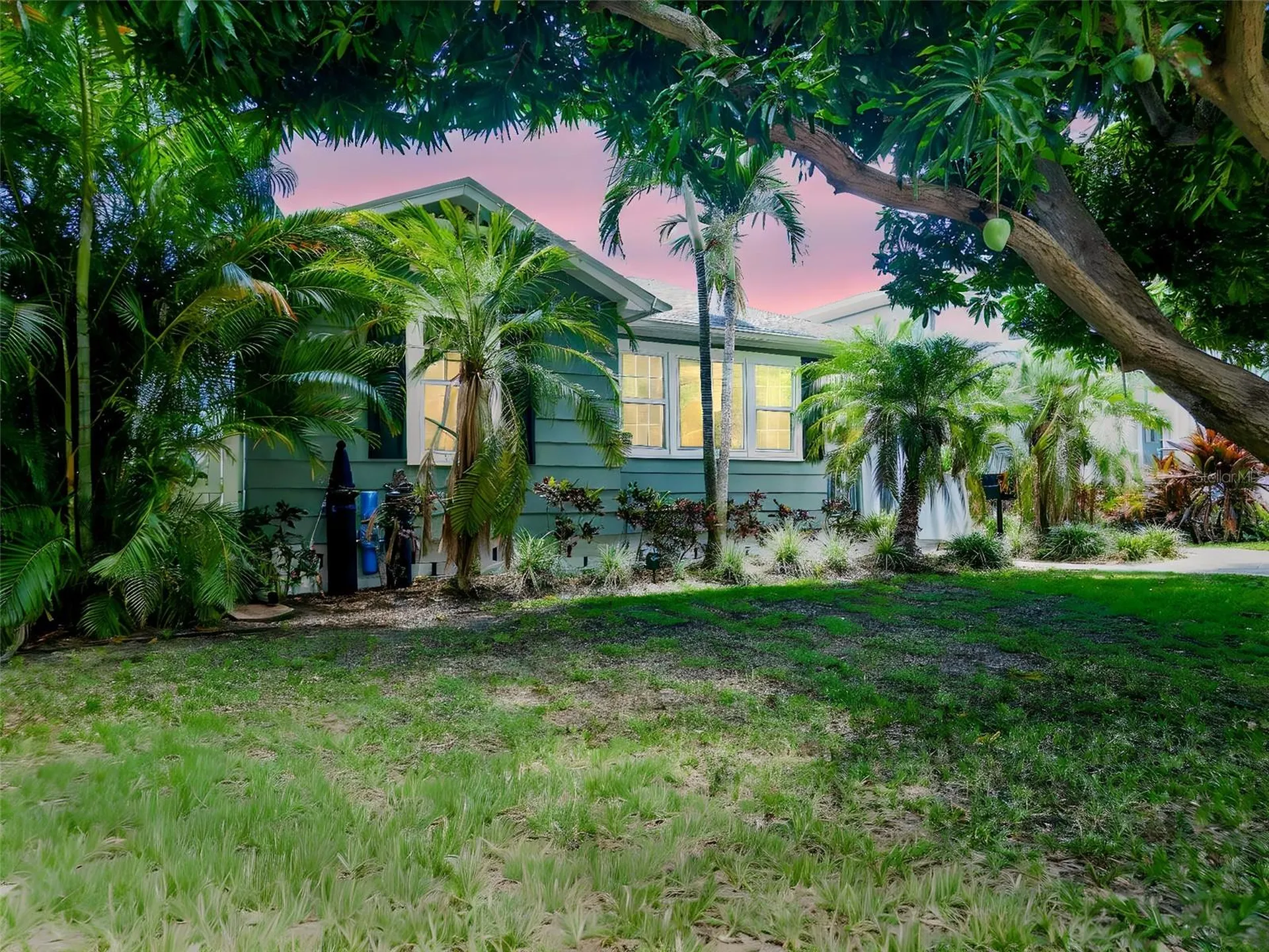 182 29th Avenue N St Petersburg FL 33704