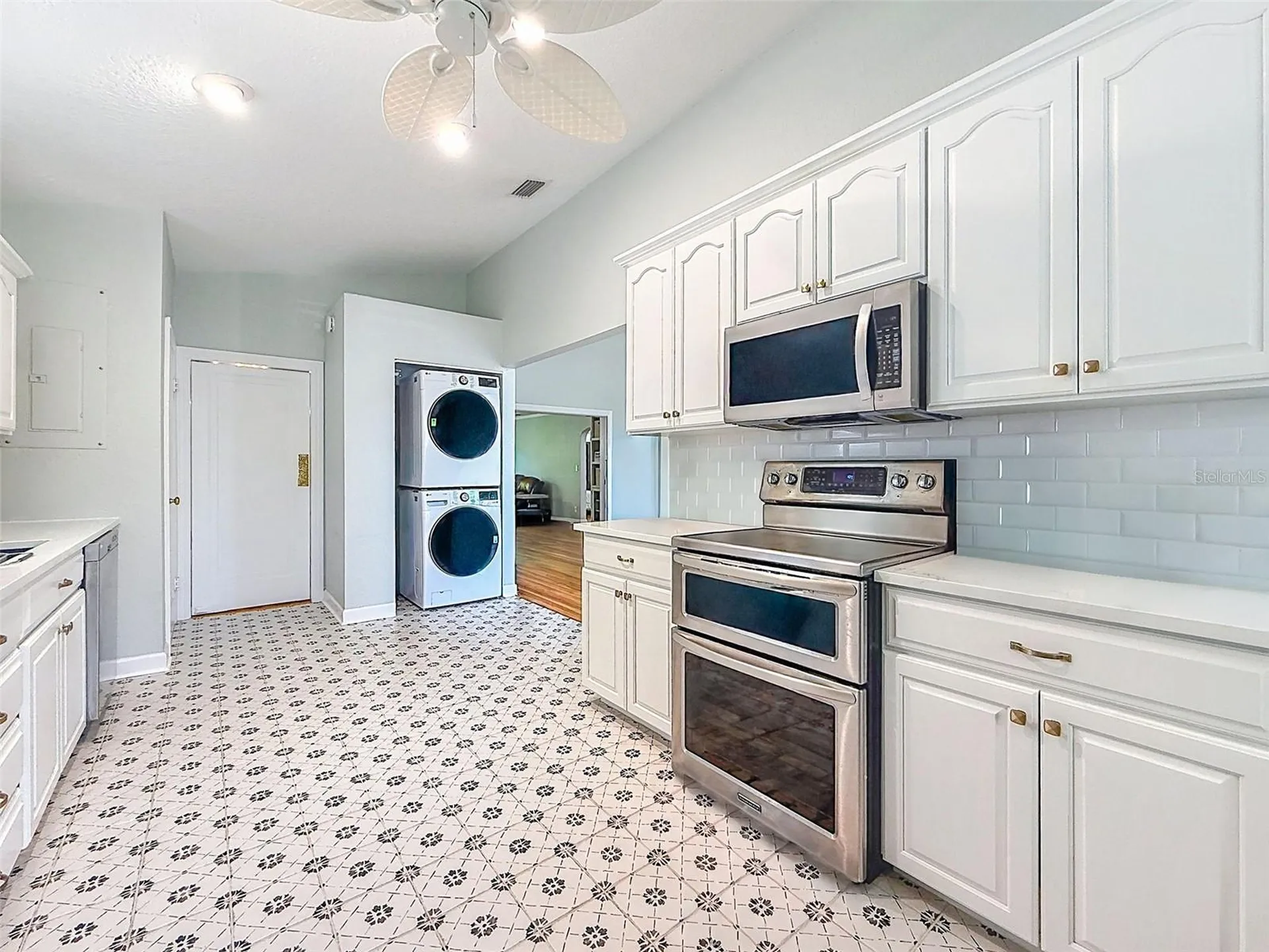 182 29th Avenue N St Petersburg FL 33704