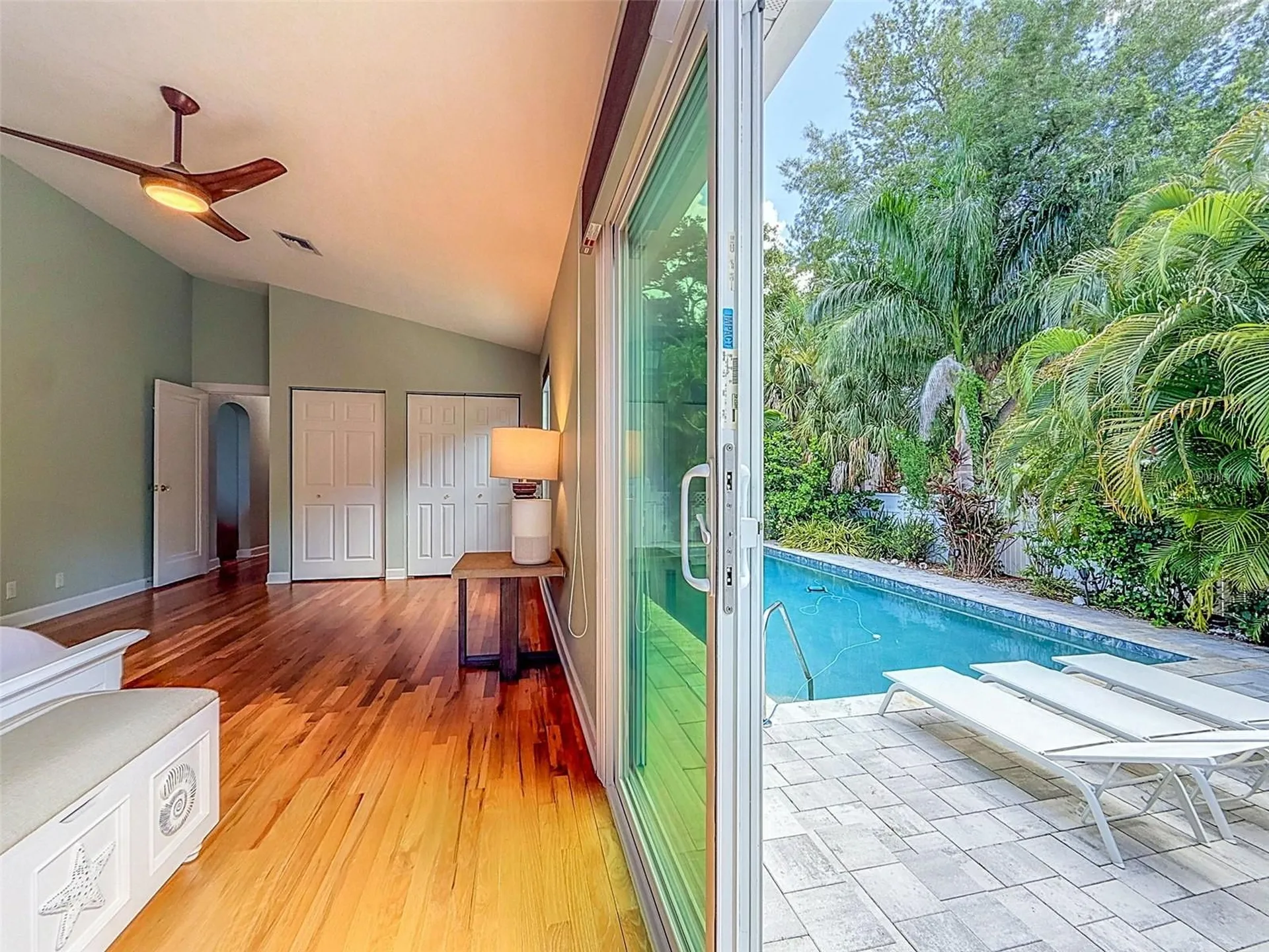 182 29th Avenue N St Petersburg FL 33704