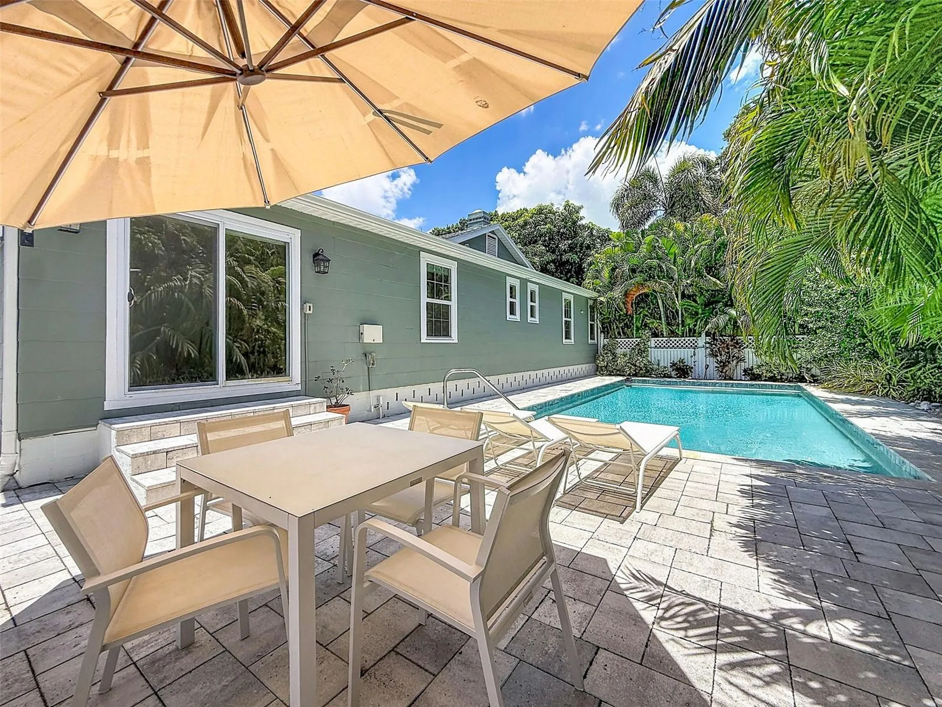 182 29th Avenue N St Petersburg FL 33704