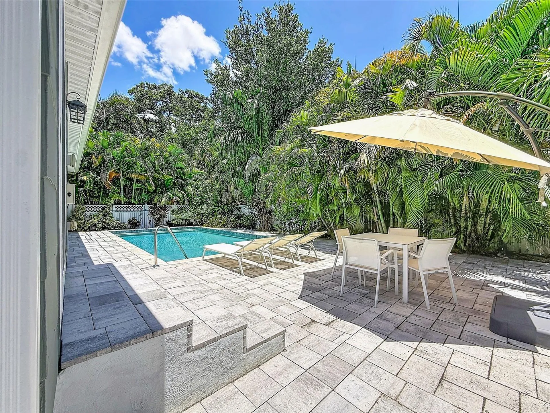 182 29th Avenue N St Petersburg FL 33704
