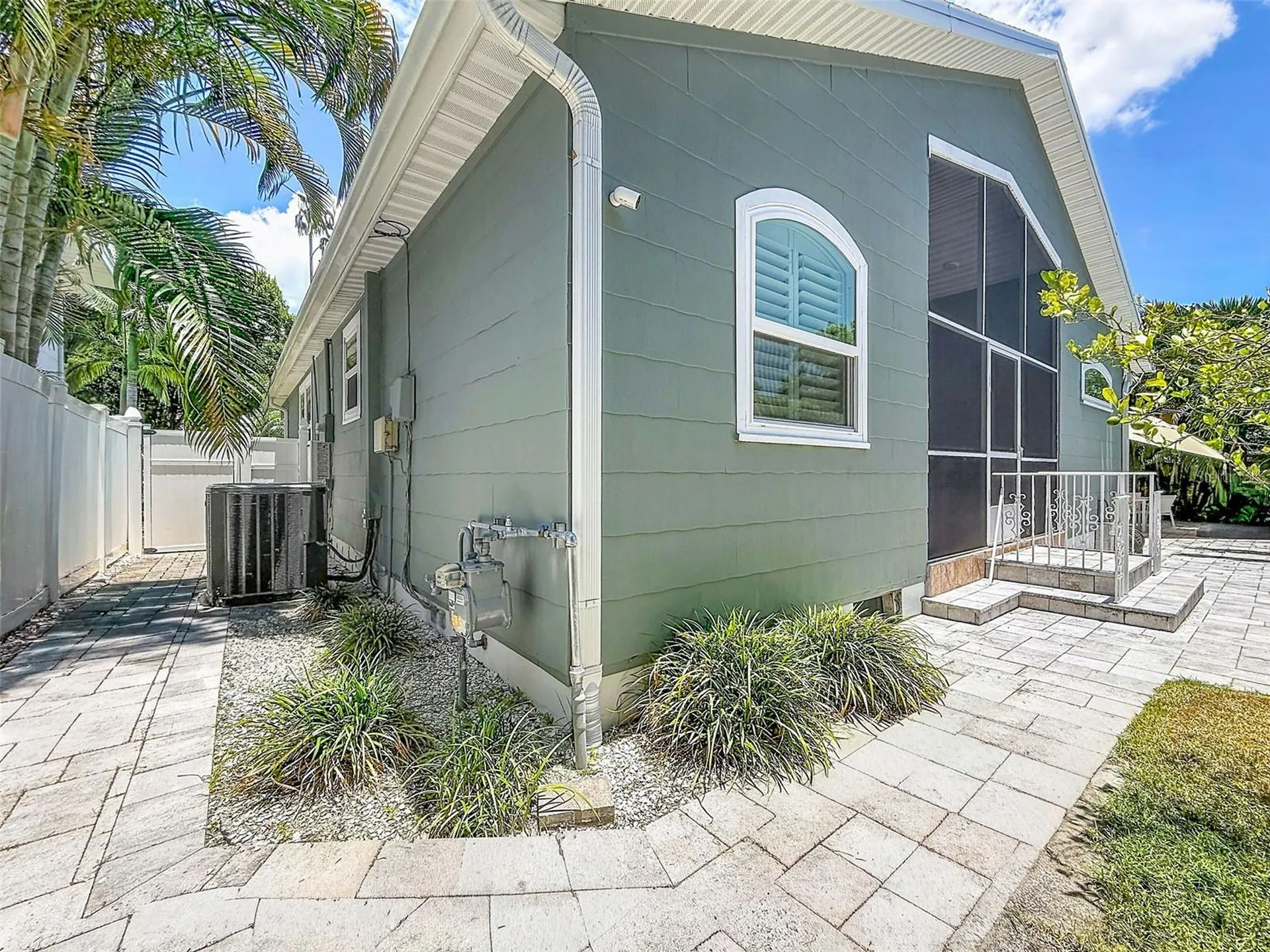 182 29th Avenue N St Petersburg FL 33704