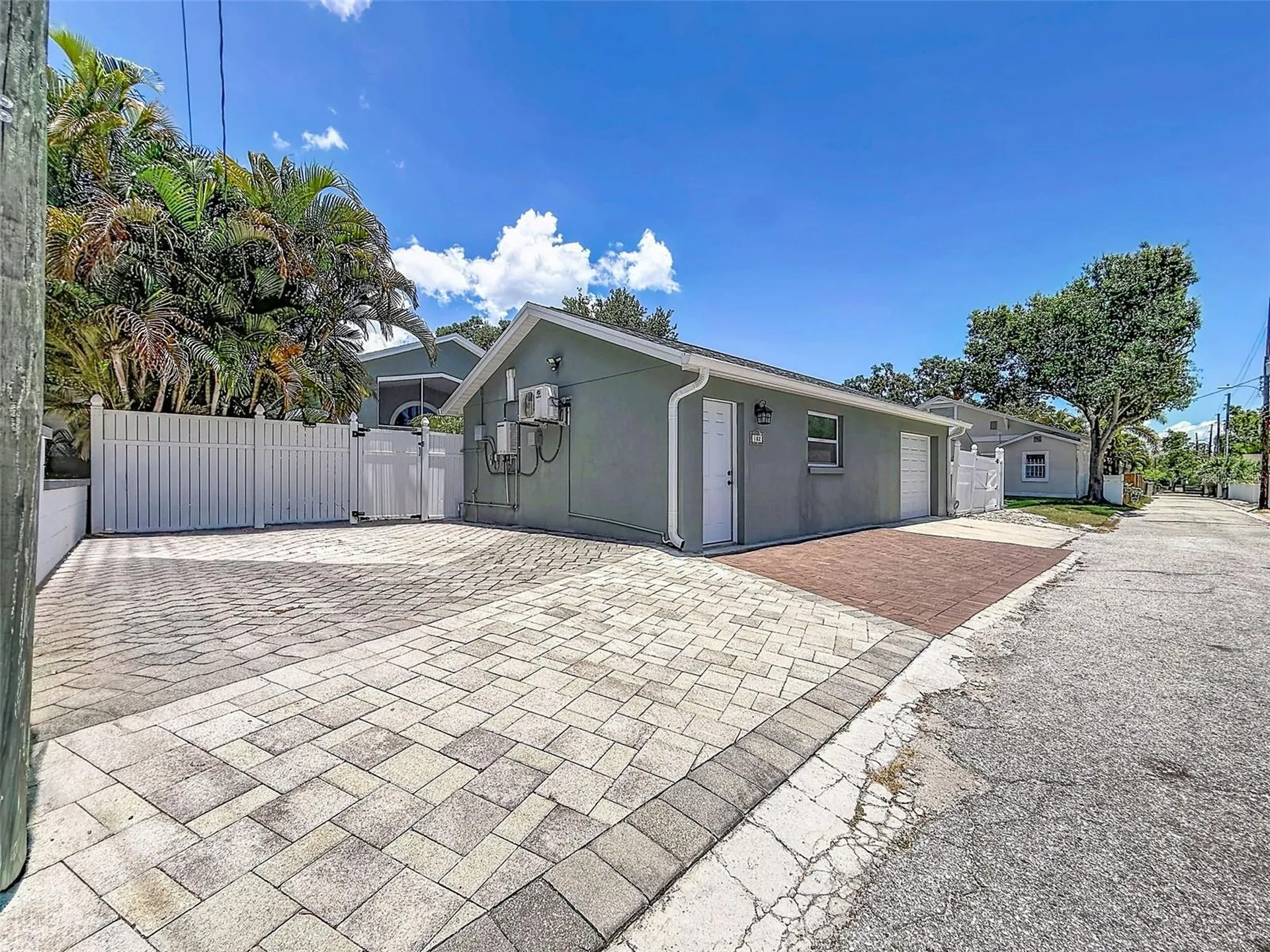 182 29th Avenue N St Petersburg FL 33704