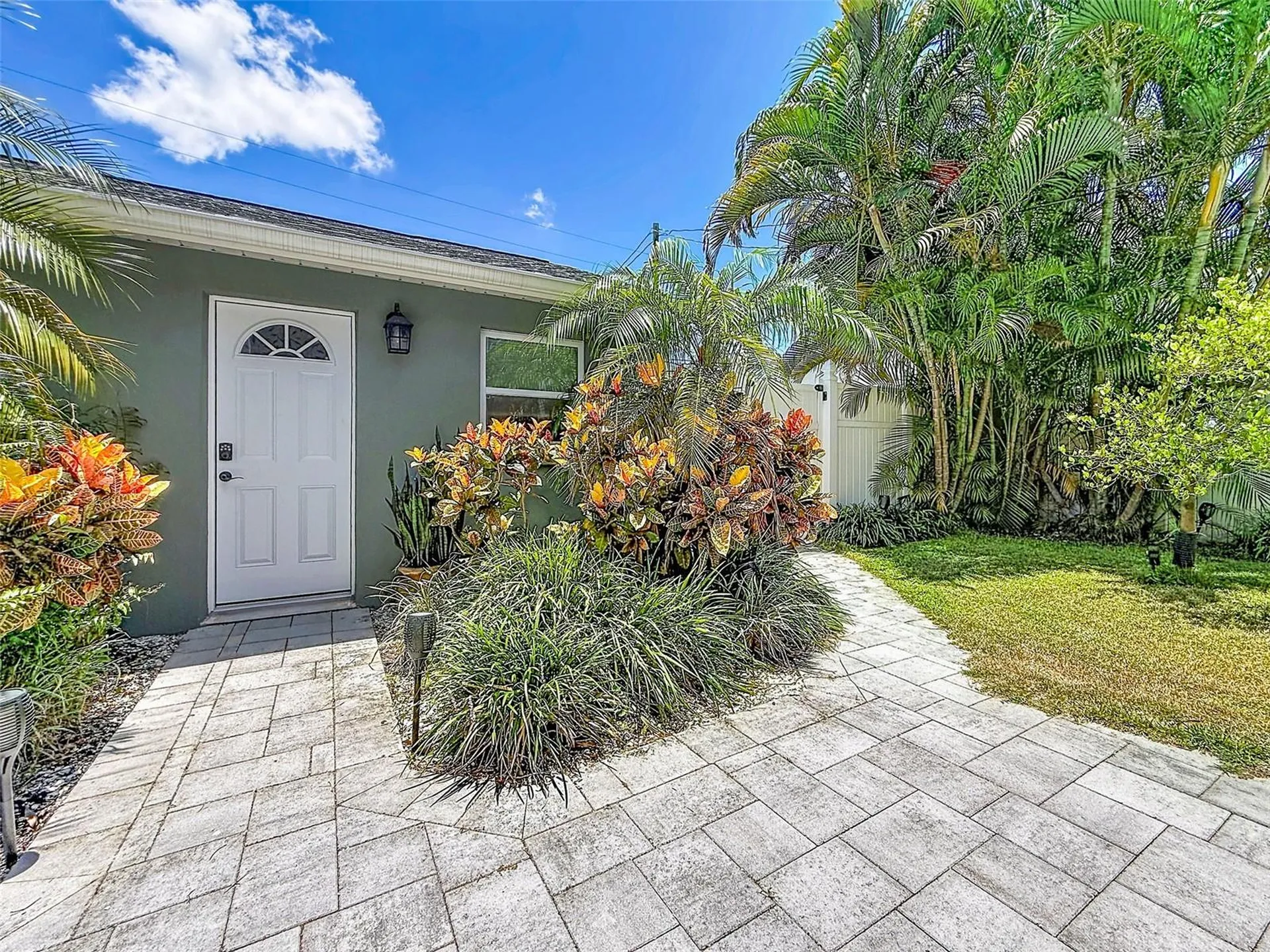 182 29th Avenue N St Petersburg FL 33704