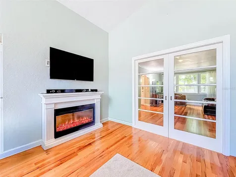 182 29th Avenue N St Petersburg FL 33704