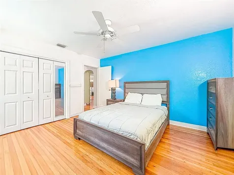 182 29th Avenue N St Petersburg FL 33704