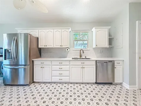 182 29th Avenue N St Petersburg FL 33704