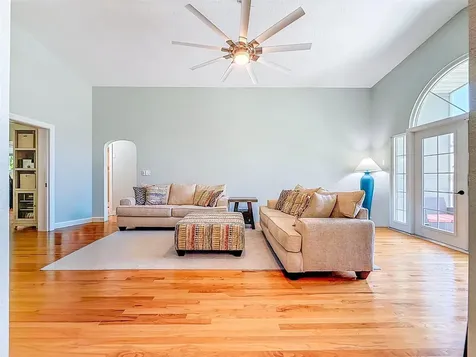 182 29th Avenue N St Petersburg FL 33704