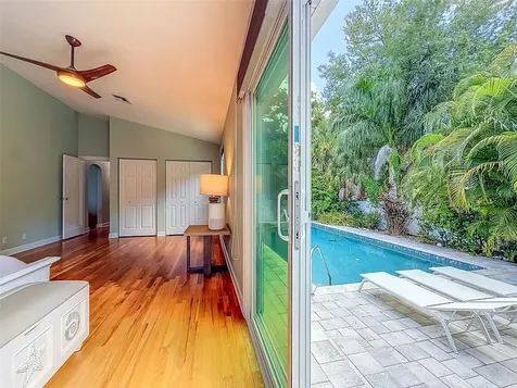 182 29th Avenue N St Petersburg FL 33704