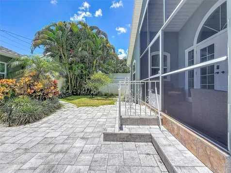 182 29th Avenue N St Petersburg FL 33704