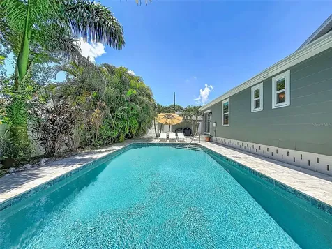 182 29th Avenue N St Petersburg FL 33704