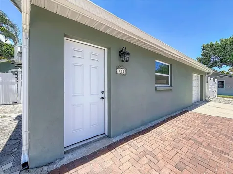 182 29th Avenue N St Petersburg FL 33704