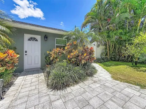 182 29th Avenue N St Petersburg FL 33704