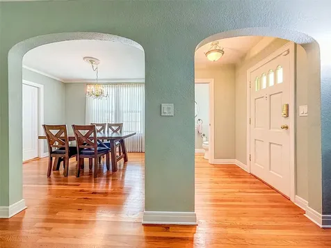 182 29th Avenue N St Petersburg FL 33704