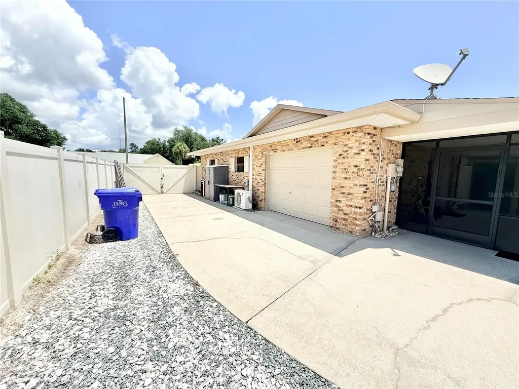 209 W Delaware Street Tavares FL 32778