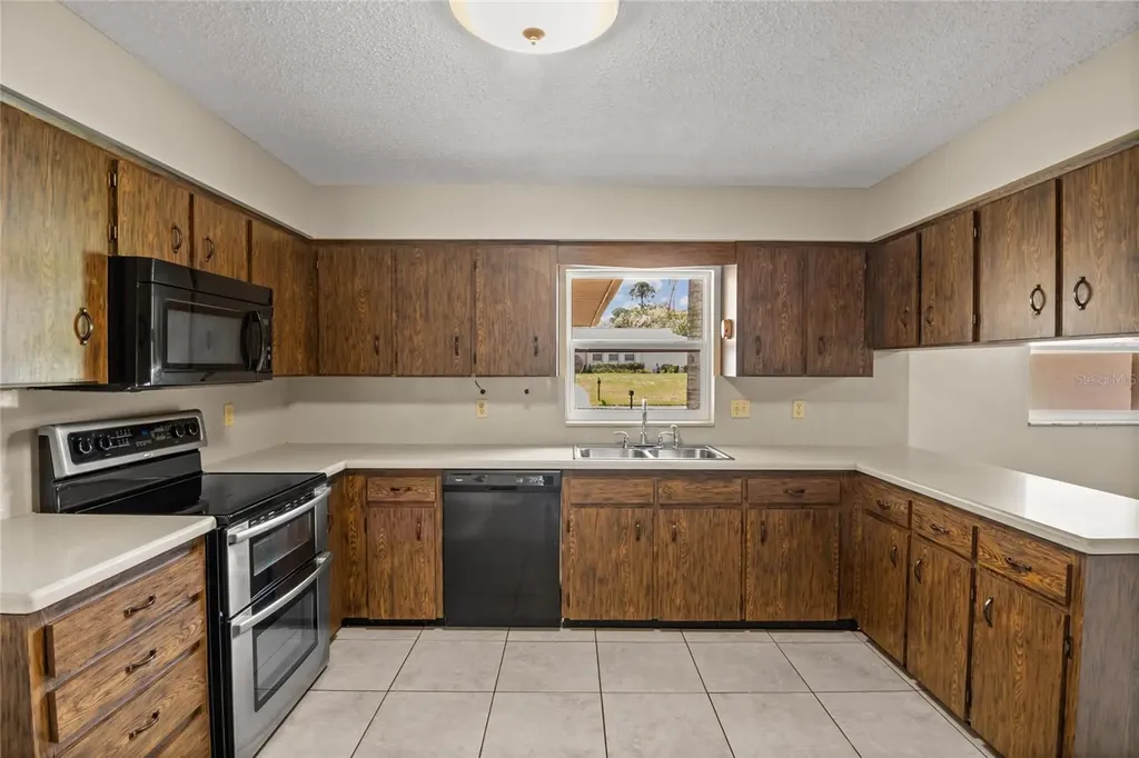 2024 Charnes Court Lakeland FL 33813