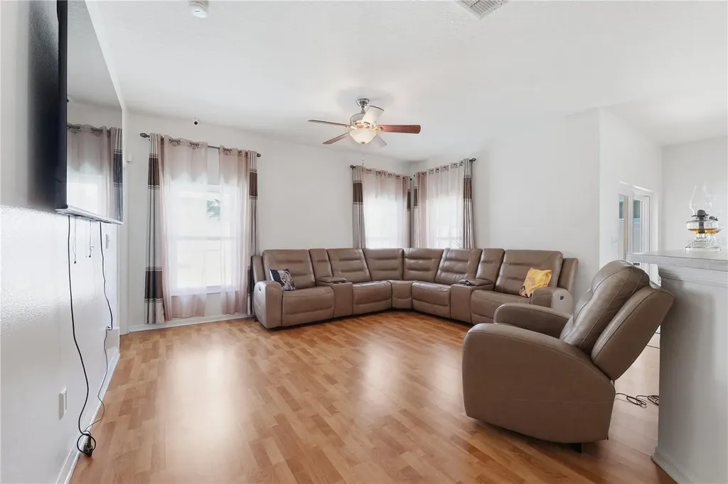 704 Parsons Pointe Street Seffner FL 33584
