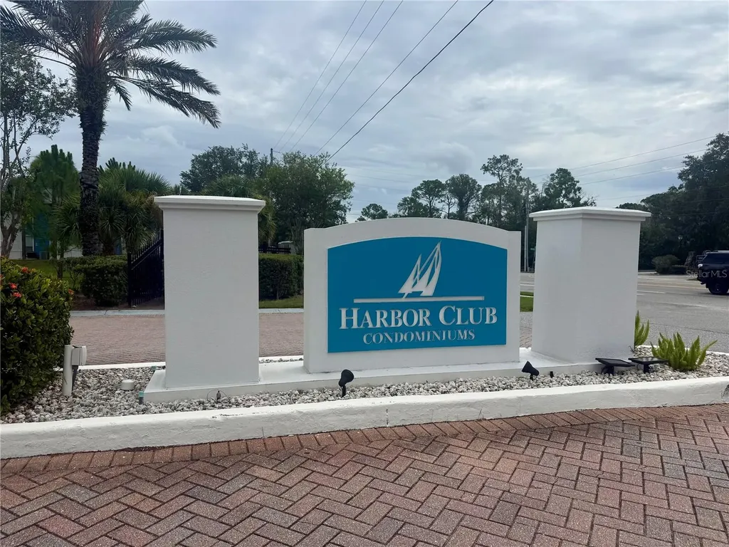 455 Alt 19 S Palm Harbor FL 34683