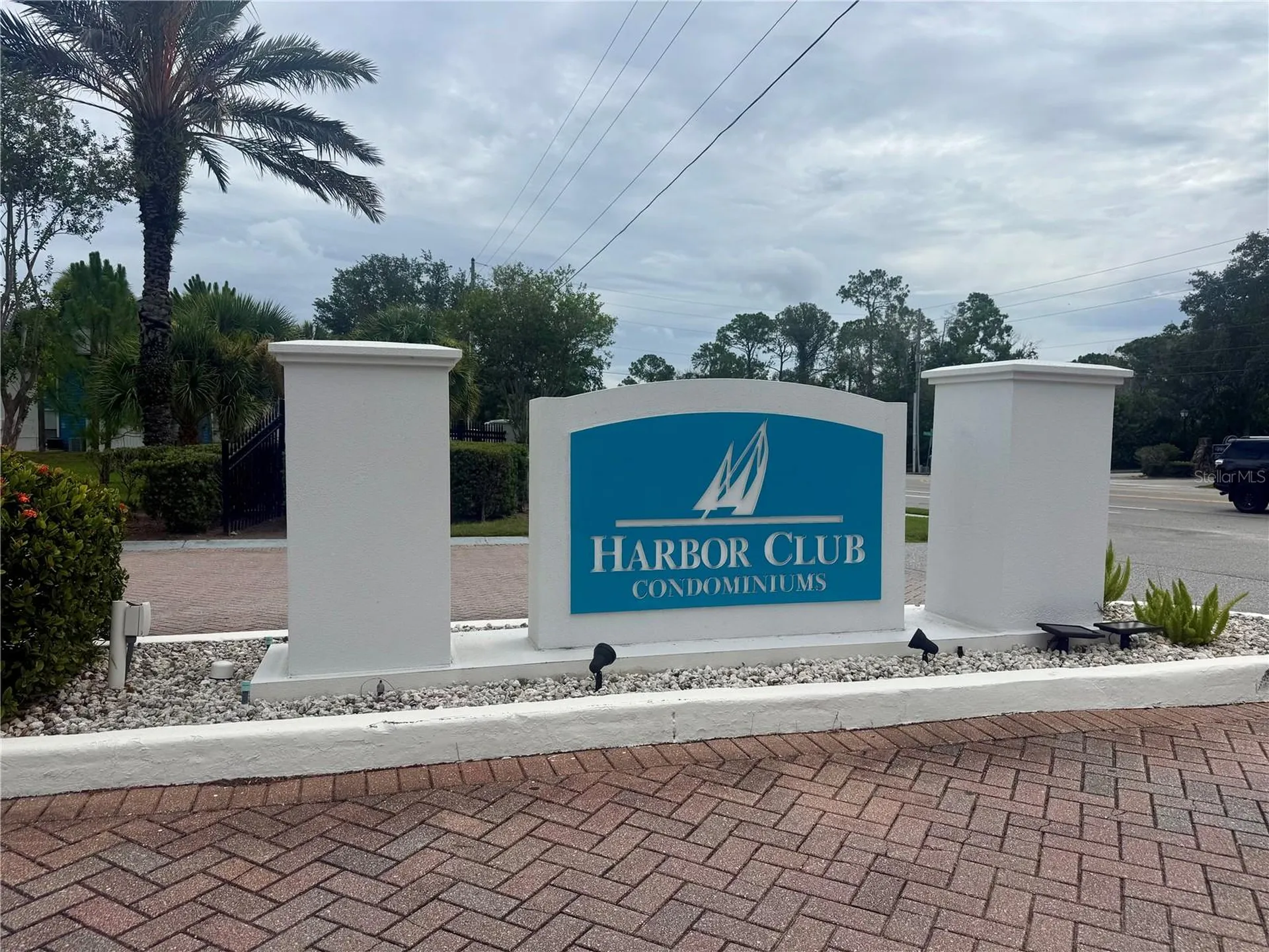 455 Alt 19 S Palm Harbor FL 34683