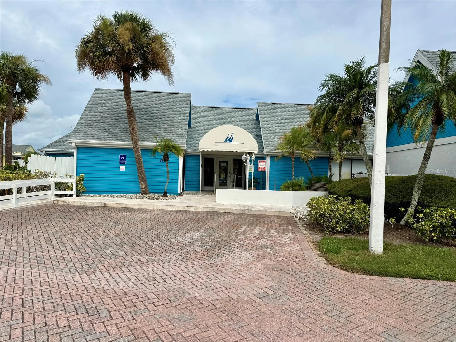 455 Alt 19 S Palm Harbor FL 34683